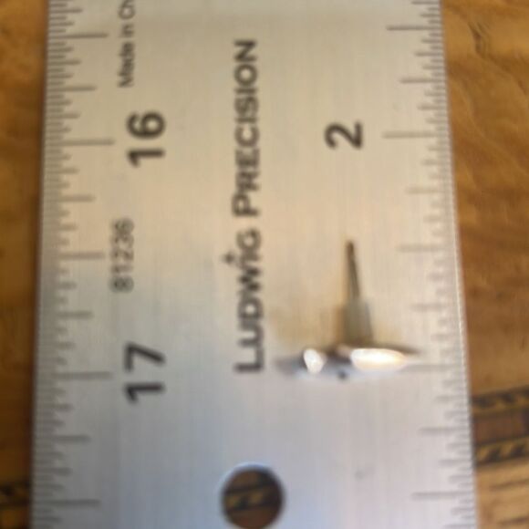 KENDRA SCOTT Rose Gold Spade Arrowhead Stud! - Picture 5 of 6